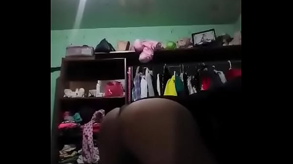 Trans masturb&aacute_ndose en web cam