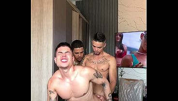 ARROMBANDO O CUZINHO DO PARCEIRO