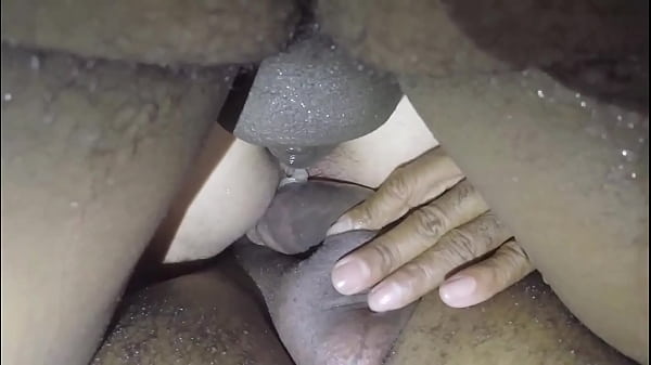 Play MP4 - Namorada putinha vai para o motel com tr&ecirc;s amigos enquanto o corno assiste ela sendo arrombada por negros pauzudos