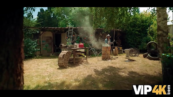 Play MP4 - VIP4K&period; Sweaty sex in the countryside