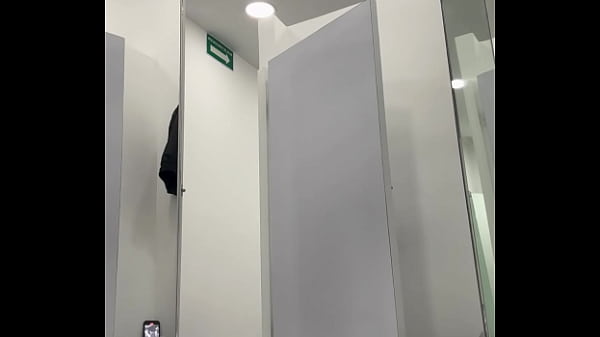 Play MP4 - Me pongo caliente en los probadores