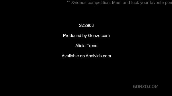 Nonton Ze Opent Zichzelf Volledig En Neemt Dubbele Anal Zonder Blikken Of Blozen, Terwijl Een Derde Pik Haar Mond Vult En Ze Alles Met Plezier Slikt. thumbnail