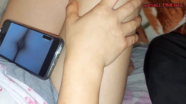 issoque acontece quando meia irmã_assiste_porno buceta fica piscando branquinha nao resiste bate uma punheta e pede para fuder gostoso atesua buceta gozar