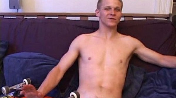 Muscular straight skater punk wanks his dick 