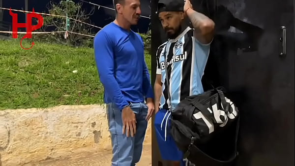 Video 203 - Macho guy will do anything for money, he fucked my ass until he filled me with cum in the middle of the avenue. 