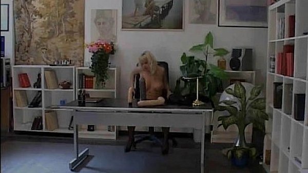 Nonton Tight Analhole Fisting On The Table thumbnail