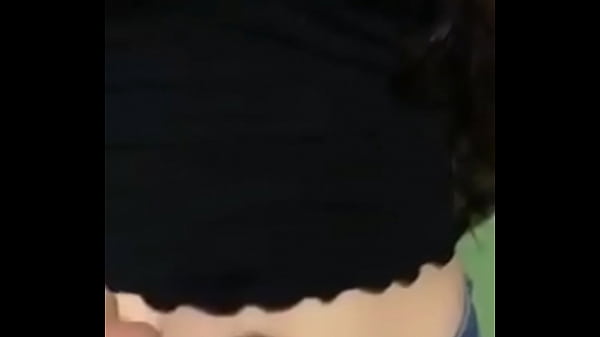 Hermosa sensaci&oacute;n de tocar su sexy ombligo