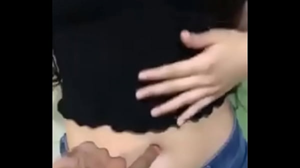 Nonton Hermosa Sensaci&oacute;n De Tocar Su Sexy Ombligo thumbnail