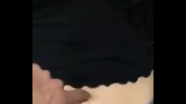 Hermosa sensaci&oacute;n de tocar su sexy ombligo 