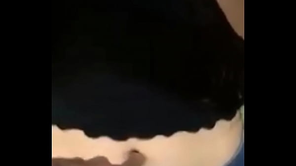 Hermosa sensaci&oacute;n de tocar su sexy ombligo