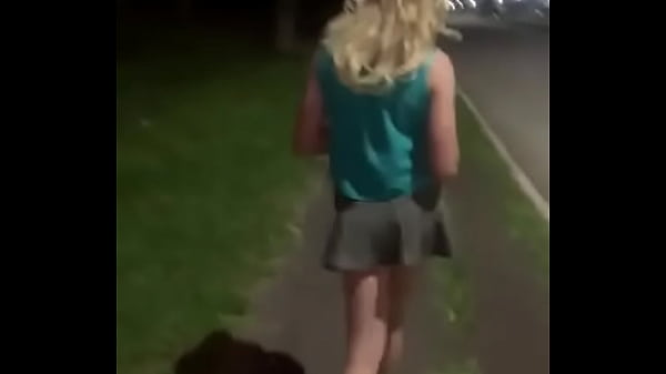 Uma provocadinha b&aacute;sica no passeio a noite pelas rua de curitiba com femeazinhacd 