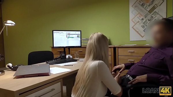 LOAN4K. La traviesa Nathaly le dasu coño afeitado alagente de préstamos