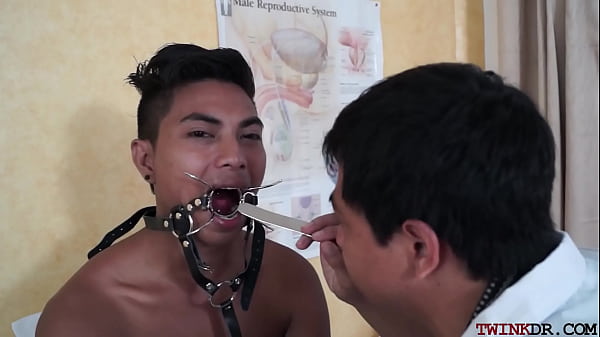 Play MP4 - Asian patient anal licked while threeway breeded by doctors