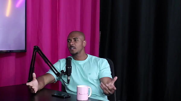 Entrou no mundo liberal com apoio de um casal e teve interesse em conhecer uma produtora lucas ferraz sheer red 