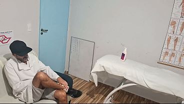 Nonton Underground Masseur Fucks His Clients! thumbnail