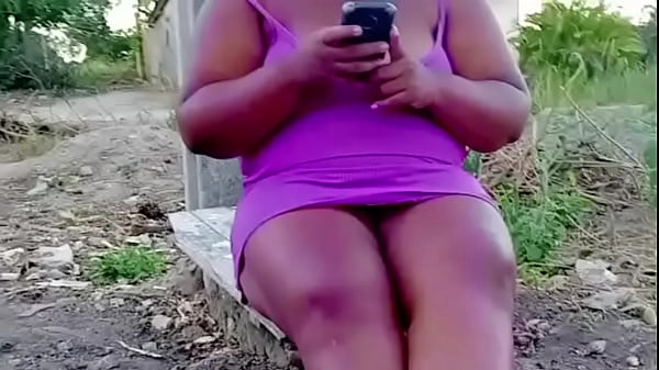 Play MP4 - Crente do interior n&atilde;o usa calcinha&comma; adora mostrar a buceta em p&uacute;blico