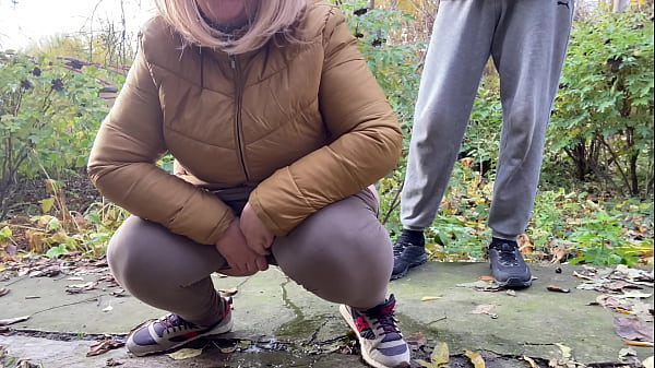 Depraved curvy MILFin leggings squats downand pisses nextto me