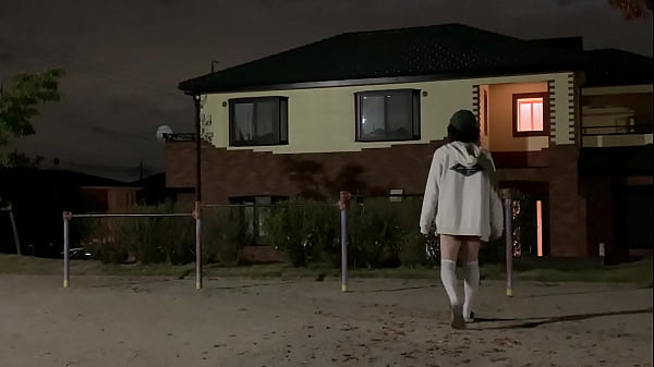 女装まゆ深夜の公園で全裸露出 