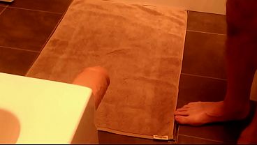 Nonton Huge Dildo thumbnail