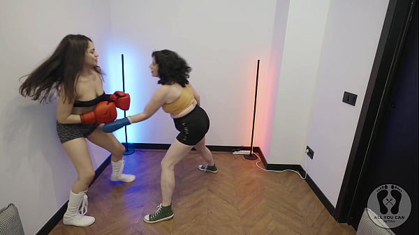Boxing training ana spears vs emma smile female fighting