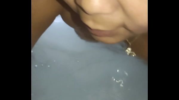 En la ba&ntilde;era con mi madrasta 