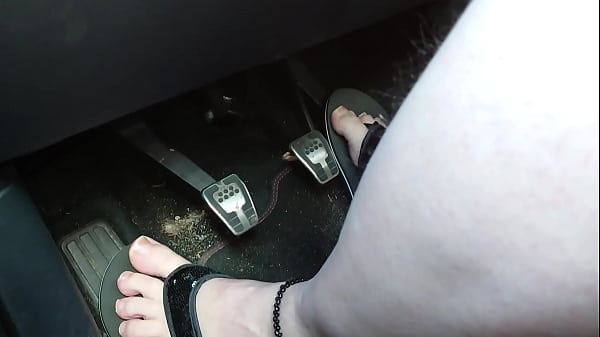 Barfuß_in Flip_Flops Auto fahren