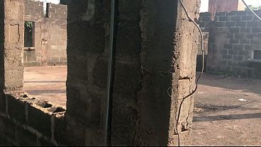 Nonton Local Bar Attendant Serves Drink To Her Customers And Server Her Pussy To Them thumbnail