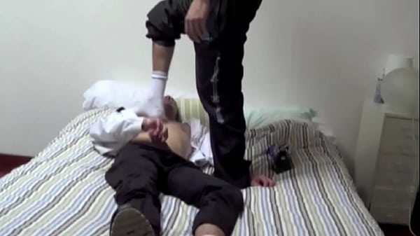 Mec Bais&eacute; Par Un Lascar De Cit&eacute; En Surbet Et Basket thumbnail