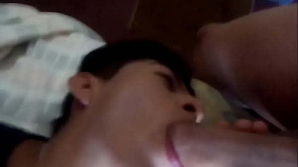 Fudendo a boca do novinho 