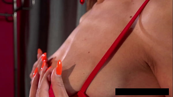 Nonton Pissing On Glass thumbnail