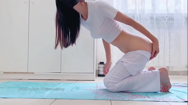 Play MP4 - All White HaulYoga pose to correct the spin