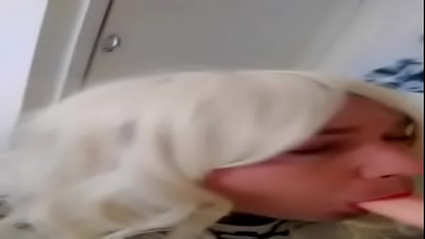 5633527 blonde tv sucking