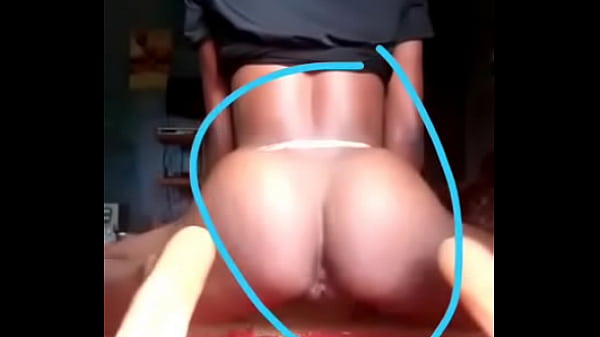 Vicky ebony enjoy shake her butt on camera