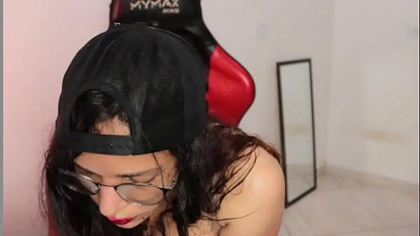 Venezuelana fazendo clap com a bunda 