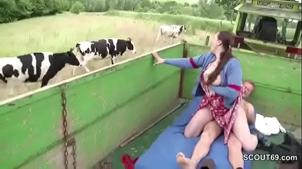 Play MP4 - Bauer sucht Sau - MILF treibt es mit Fremden auf dem Trecker