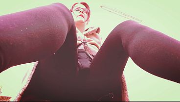 PUBLIC THRILL: Nicoletta&rsquo_s Incredible Secret Under Her Pants in the Park