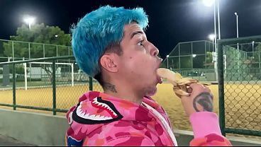 Ele n&atilde_o &eacute_ gay s&oacute_ chupa pau