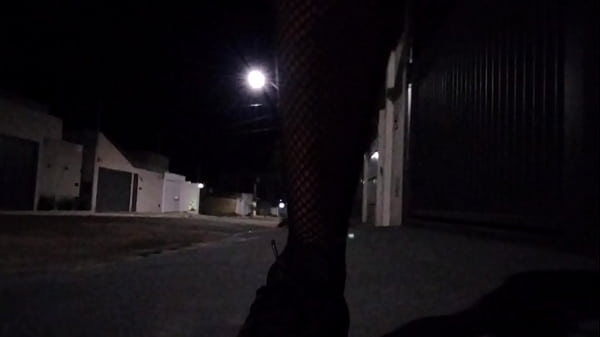 Putinhalee1 se exibindo de madrugada na rua (quase me pegam)