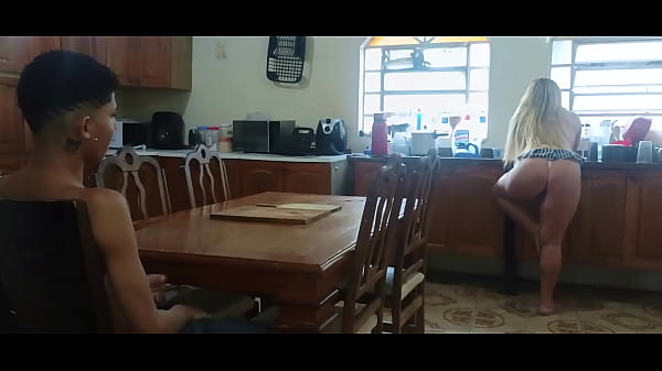 Suzie Slut E Novinho Pauzudo Em Dando Para O Filho Do Patr&atilde;o thumbnail