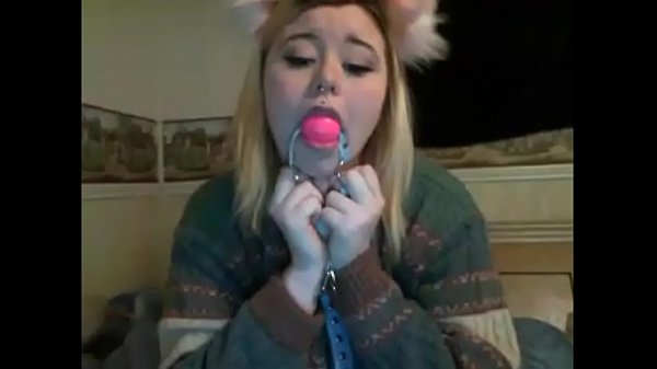 chubby babe playing_pussy and sucking dildo