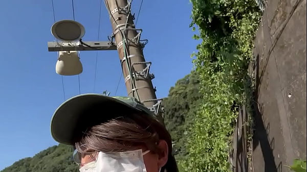 Play MP4 - 女装子まゆちゃんがどこかの森の中の無人駅で全裸露出プレイを楽しんでいる