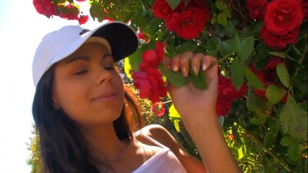 Play MP4 - Czech teen Kiki18 masturbating in beautiful rose garden