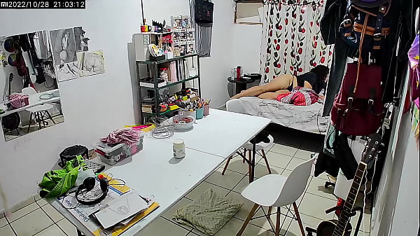 Suegra En La Habitaci&oacute;n En Hilo thumbnail
