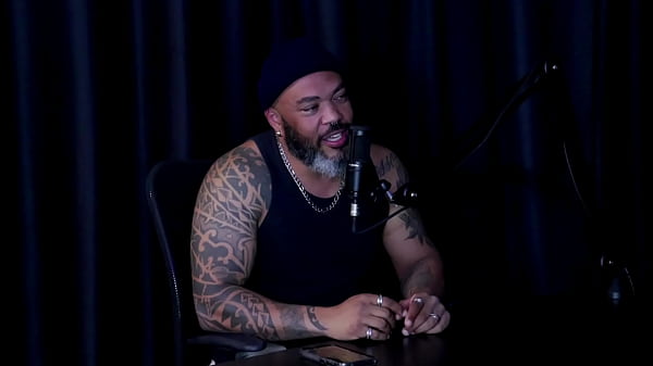 Gostosa faz um stripper sensual e mostra seus lindos peitos fala que tem um tempo que n&atilde;o transa e bate um papo com o apresentador middy watch sheer red 