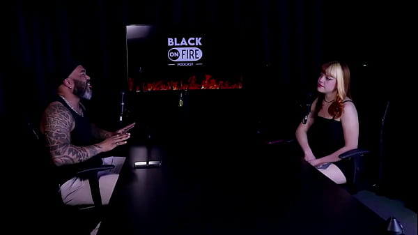 Gostosa faz um stripper sensual e mostra seus lindos peitos fala que tem um tempo que n&atilde;o transa e bate um papo com o apresentador middy watch sheer red 