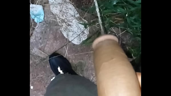 Play MP4 - 12INCH BBC PEEING IN PUBLIC Mandingo