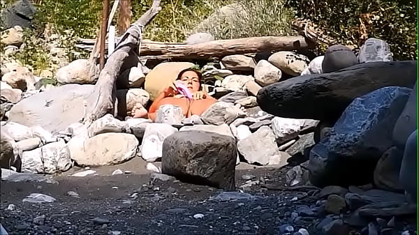 Camera nascosta si masturba