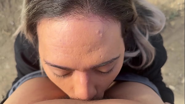 Play MP4 - Natalia Delgado se baja a follar en plena calle a la luz del d&iacute;a