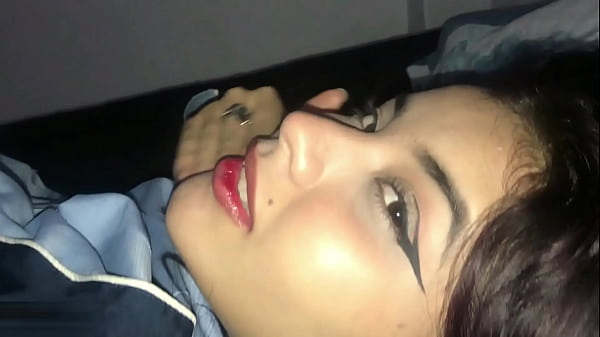 Play MP4 - La hermanastra latina Olvid&oacute; ponerse las bragas&excl;