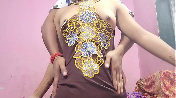 Play MP4 - लड़की ने अपने यार के साथ बाहर जाकर अपने भाई के सामने चूत की चुदाई की